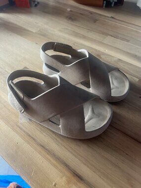 KIDS SANDALS